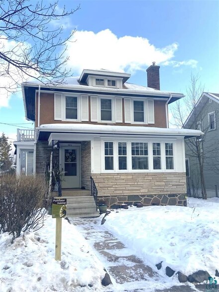 1030 Grandview Ave, Duluth, MN 55812