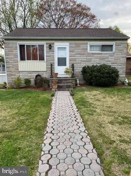 8 Eastern St, Glen Burnie, MD 21061