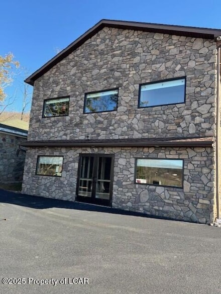 2 E Butler Dr, Drums, PA 18222