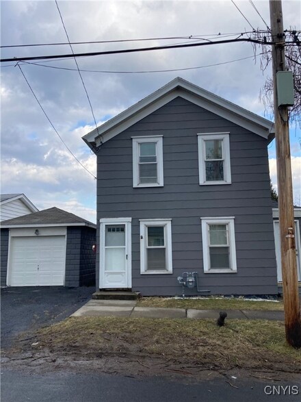 208 Pharis St, Syracuse, NY 13204