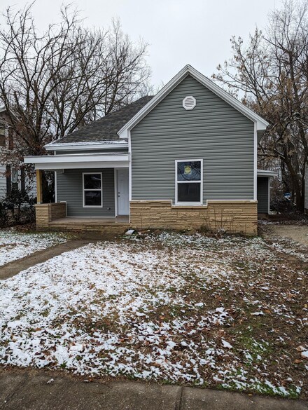 1010 E Pacific St, Springfield, MO 65803