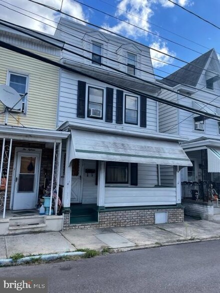217 S 3rd St, Saint Clair, PA 17970