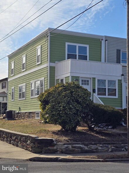 2746 Jenkintown Rd, Glenside, PA 19038