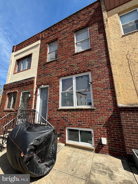 2403 S Warnock St, Philadelphia, PA 19148