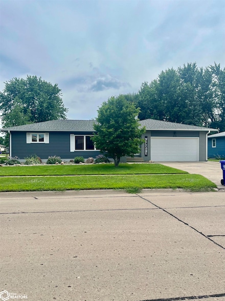 615 W 11th St, Garner, IA 50438