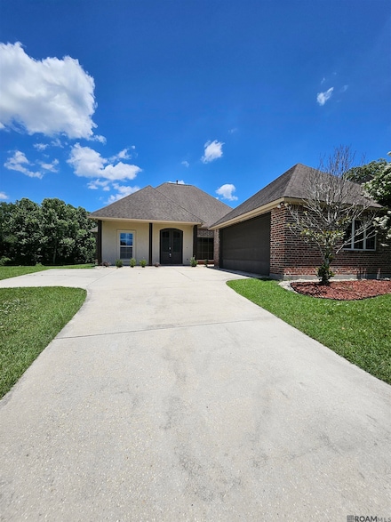 16051 Magnolia Trace Pkwy, Baton Rouge, LA 70817