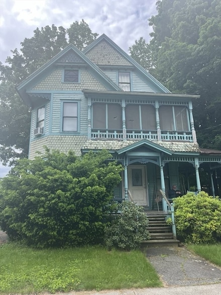 15 Arlington St, Chicopee, MA 01020