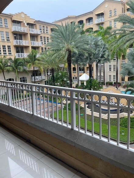 3001 NE 185th St Unit 326, Miami, FL 33180