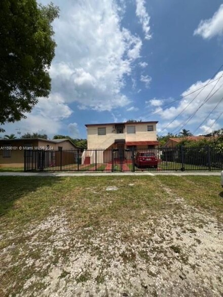 131 NW 32nd Ct, Miami, FL 33125