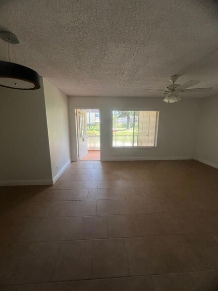 129 Lake Pine Cir Unit C-1, Greenacres, FL 33463
