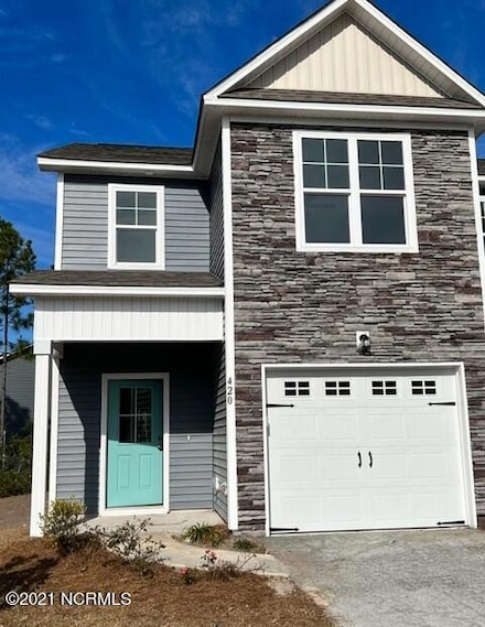 420 Guppy Loop Rd, Sneads Ferry, NC 28460