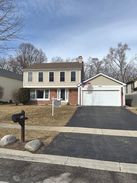 952 French Dr, Mundelein, IL 60060