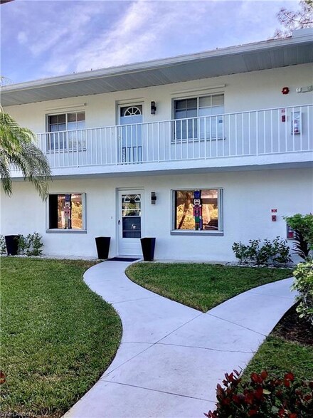 132 Belina Dr Unit 204, Naples, FL 34104