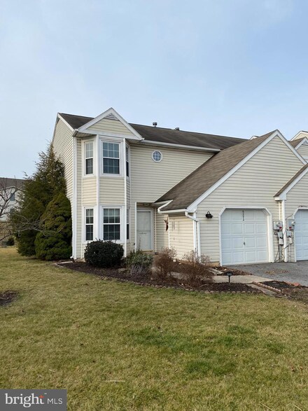 6292 Spring Knoll Dr, Harrisburg, PA 17111