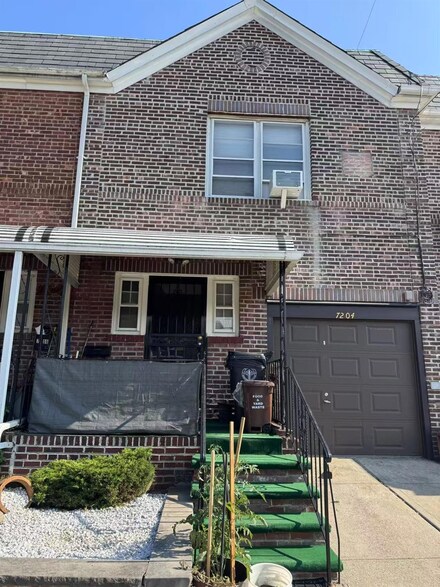 7204 Calamus Ave, Woodside, NY 11377
