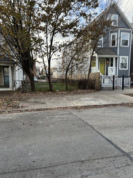 3048 N Spaulding Ave, Chicago, IL 60618