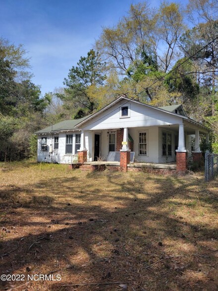 584 Cheraw Rd, Hamlet, NC 28345