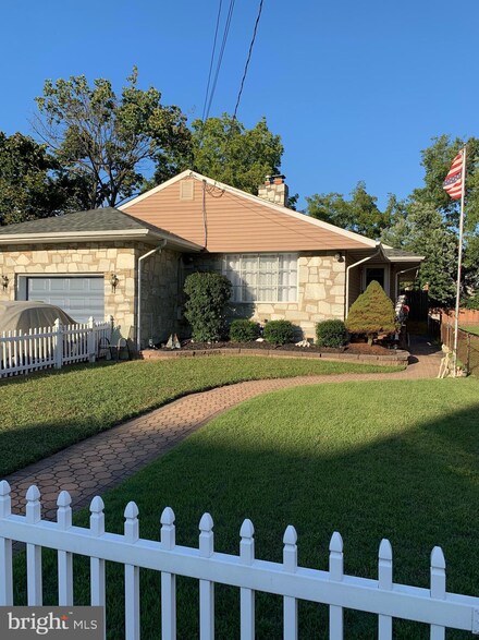 401 1/2 Delaware Ave, Riverside, NJ 08075