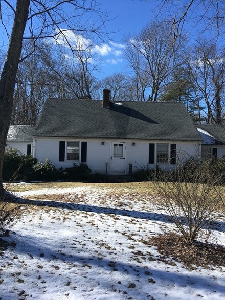 35 Cedar Ave, Swansea, MA 02777