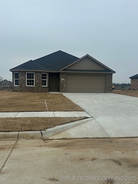 3415 Little John Dr, Durant, OK 74701