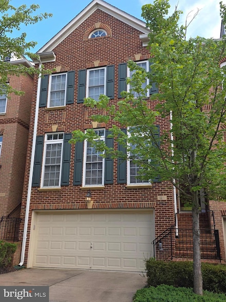 9232 Point Replete Dr, Fort Belvoir, VA 22060