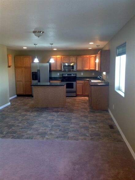 2316 Lake Helena Dr, East Helena, MT 59635