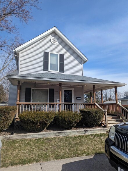 217 High St, Berne, IN 46711