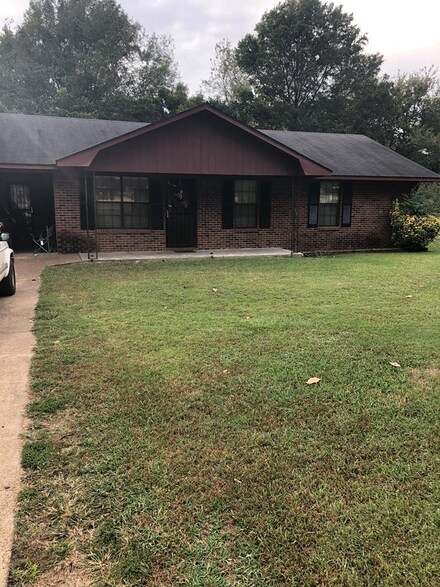 425 Taylor St, Como, MS 38619