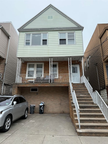 176 W 24th St, Bayonne, NJ 07002