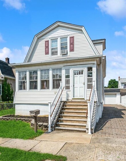 29 S 2nd St, Fords, NJ 08863