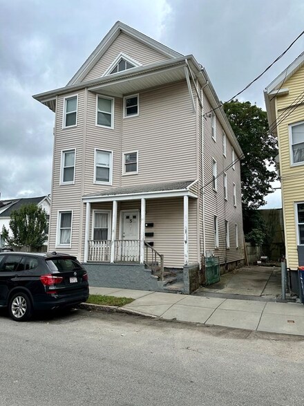 5 Jean St, New Bedford, MA 02746