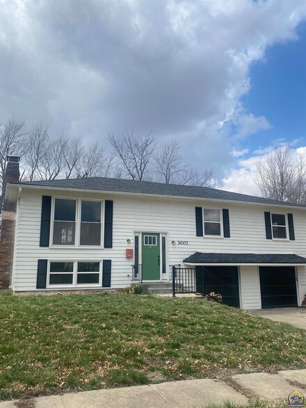 3007 SW Atwood Ave, Topeka, KS 66614