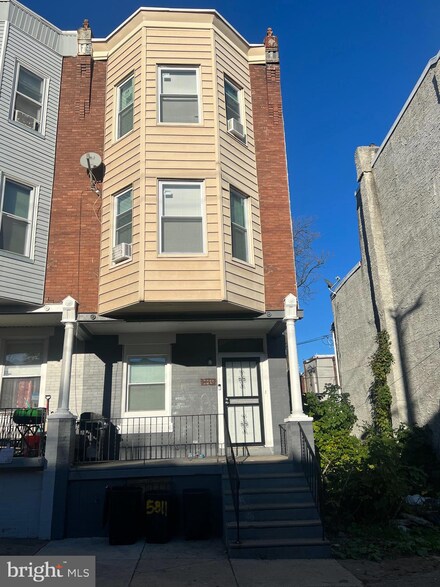 5811 Crittenden St, Philadelphia, PA 19138