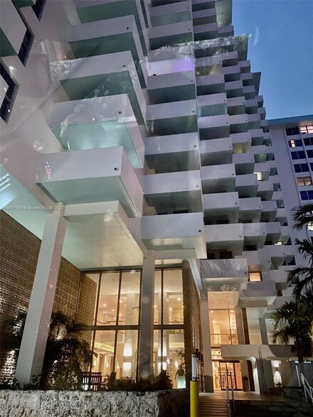 2899 Collins Ave Unit 740, Miami Beach, FL 33140