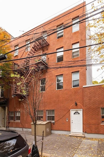 330 2nd St, Jersey City, NJ 07302