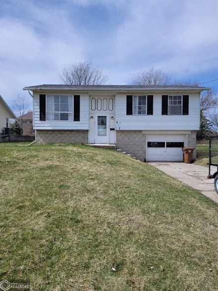 617 State St, Grinnell, IA 50112