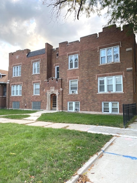 219 E 78th St Unit 1, Chicago, IL 60619