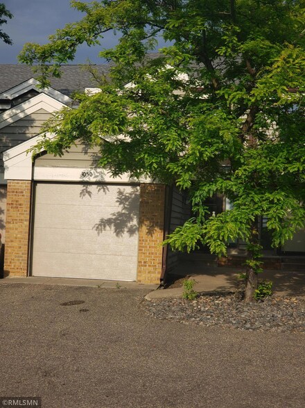 3050 Shields Dr Unit 103, Saint Paul, MN 55121
