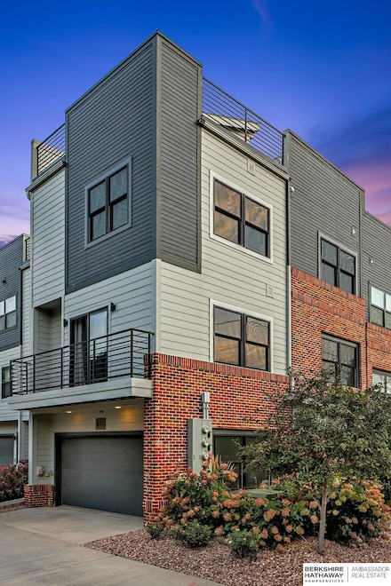 3130 Mayberry Ct, Omaha, NE 68105