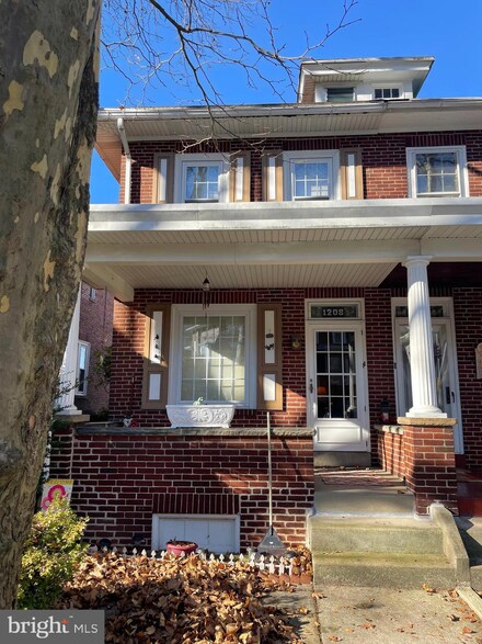 1208 Linden St, Reading, PA 19604