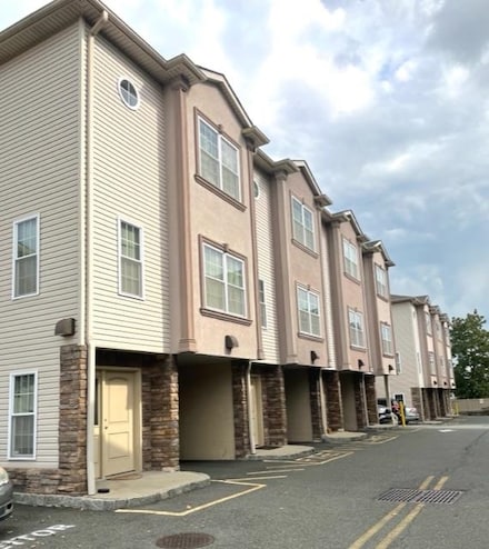 734 County Ave Unit A4, Secaucus, NJ 07094
