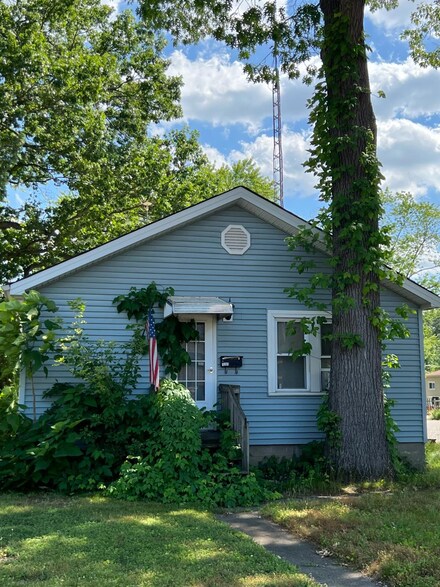 1101 E 5th St, Hobart, IN 46342
