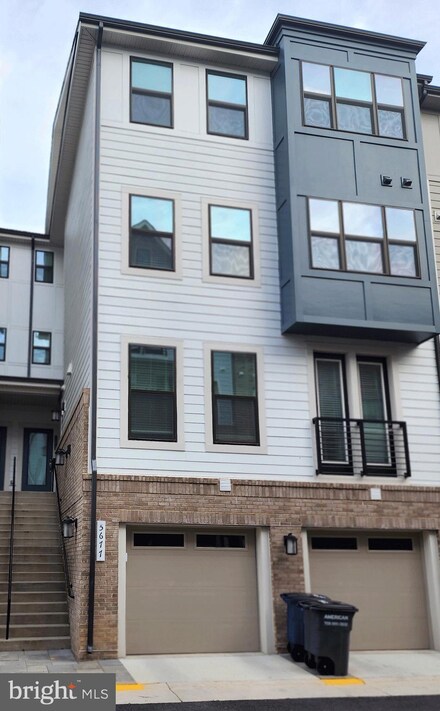 5677 Stephanie Tessa Way, Alexandria, VA 22303