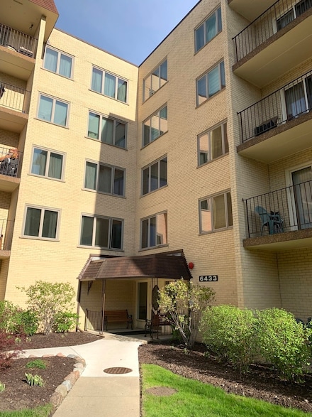 6433 W Belle Plaine Ave Unit 209, Chicago, IL 60634