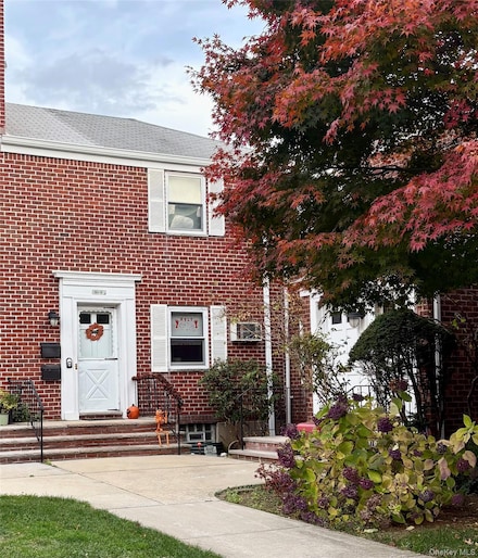 263-18 73rd Ave Unit 2nd Floor, Glen Oaks, NY 11005