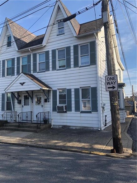 1622 Ferry St, Easton, PA 18042