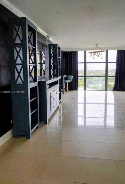 1000 Parkview Dr Unit 1025, Hallandale Beach, FL 33009