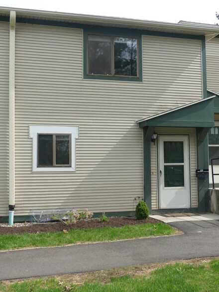 170 E Hadley Rd Unit 52, Amherst, MA 01002