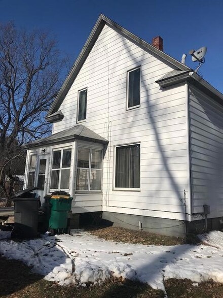124 1st St, Hatton, ND 58240