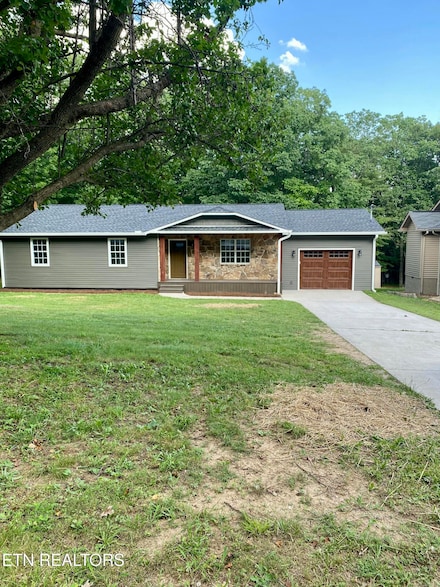 506 Snead Dr, Crossville, TN 38558